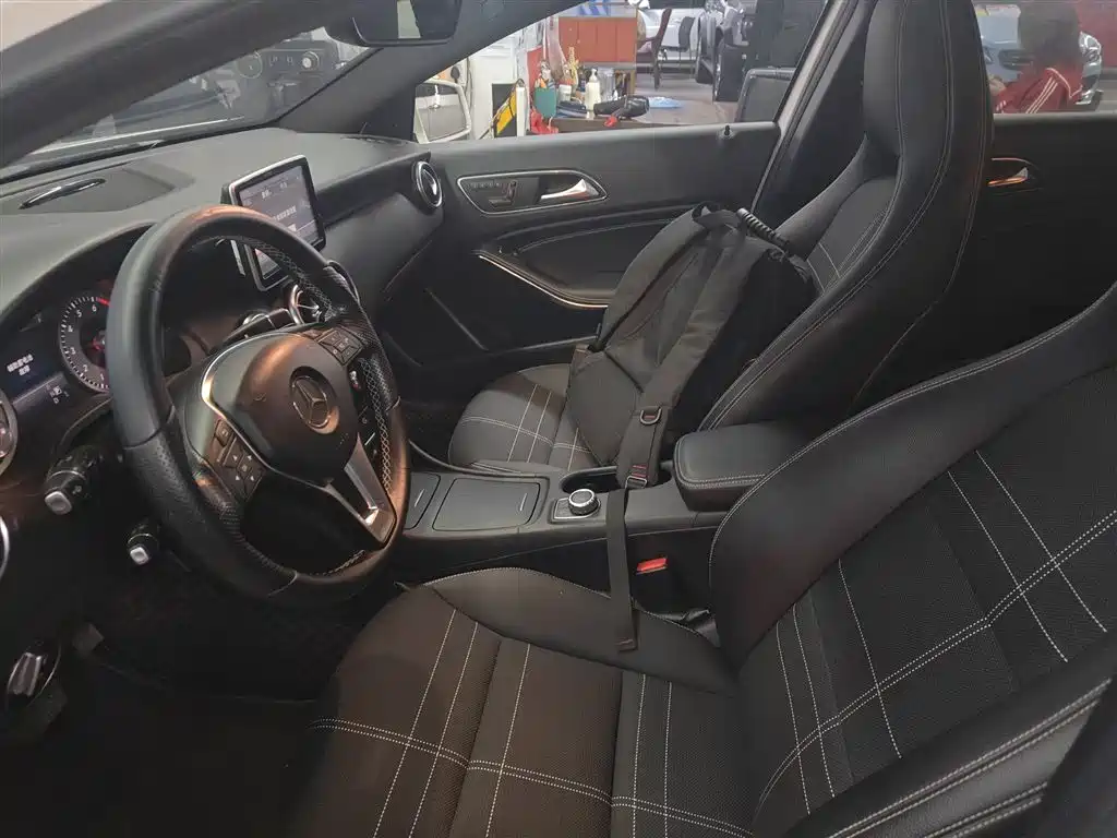 Mercedes-Benz A-Class 2015 — фото 15