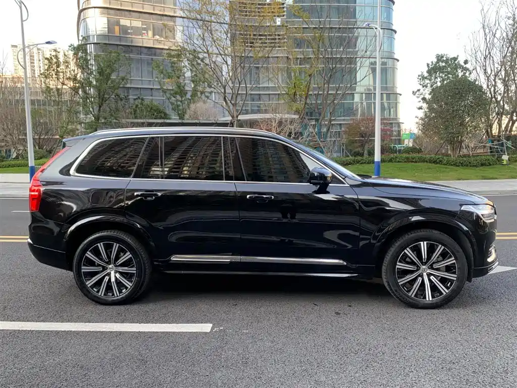 Volvo XC90 2022 — фото 9