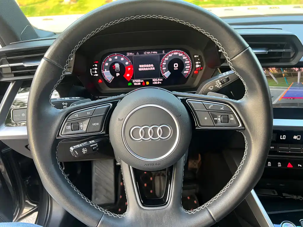 Audi A3 2023 — фото 11