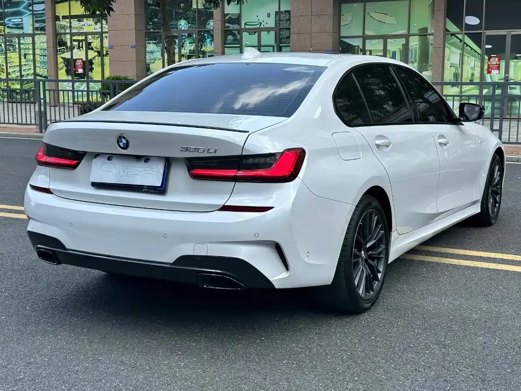 BMW 3 Series 2019 — фото 6