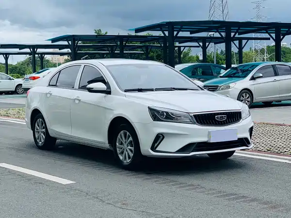 Geely Emgrand 2022