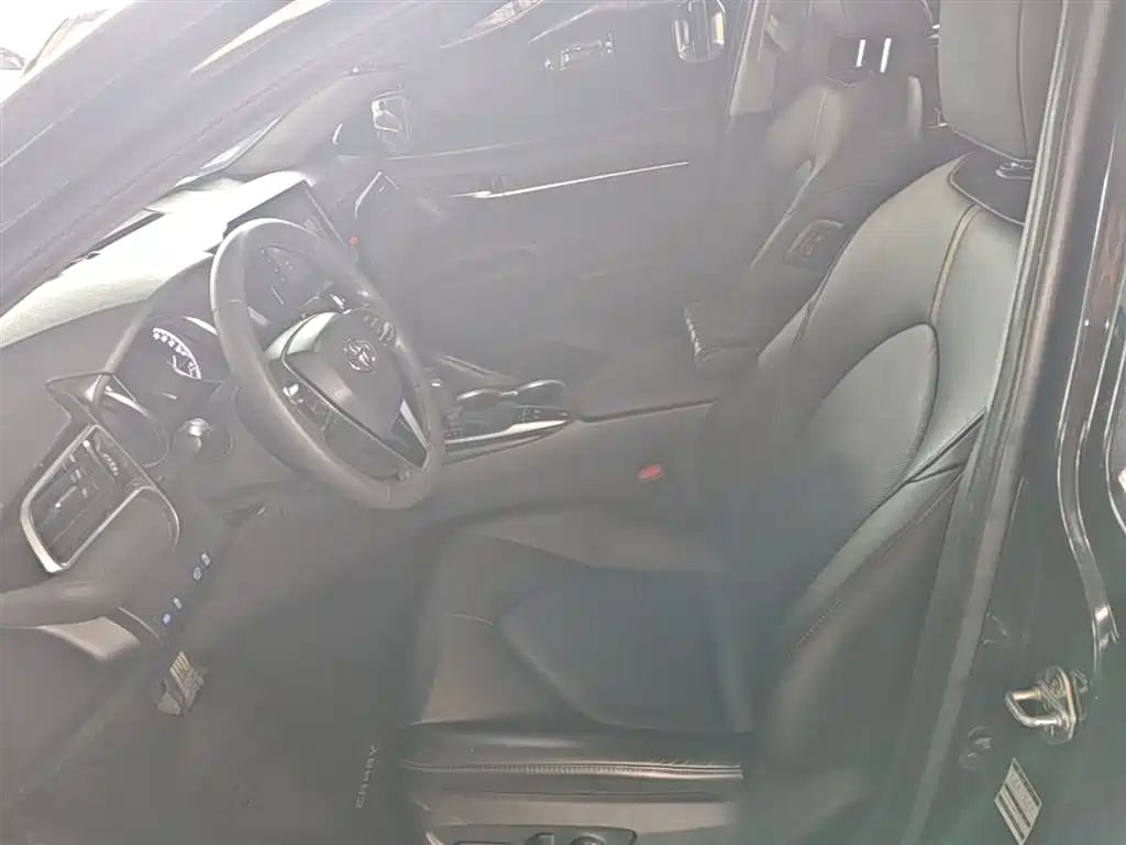 Toyota Camry 2023 — фото 15