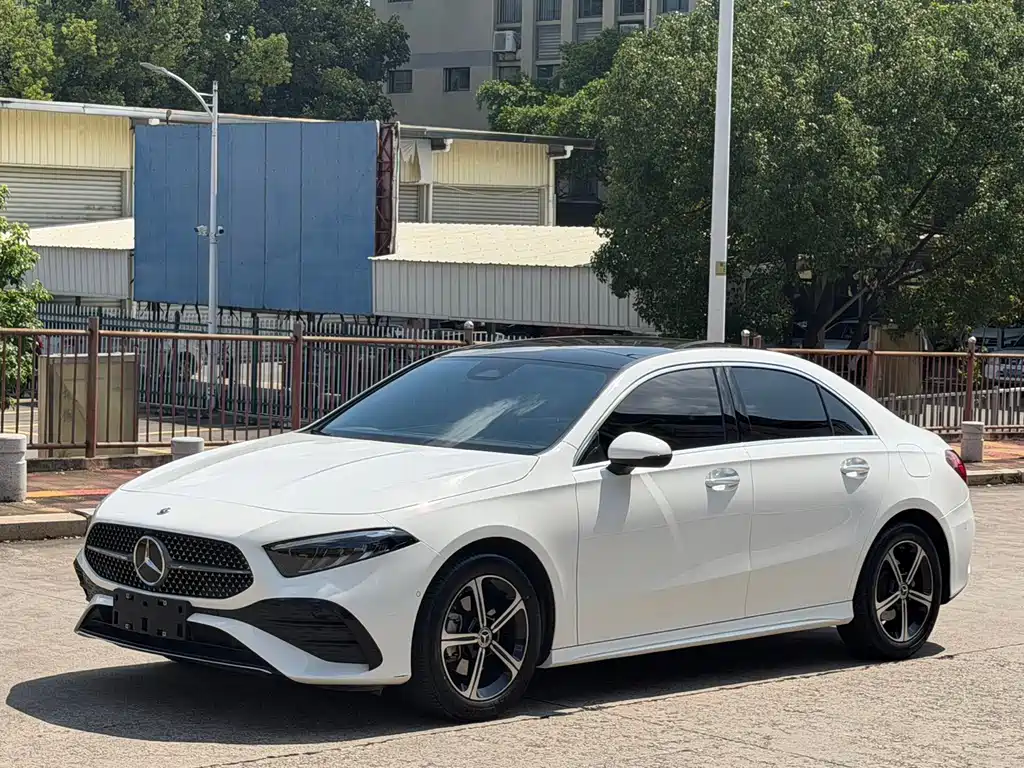 Mercedes-Benz A-Class 2024 — фото 1