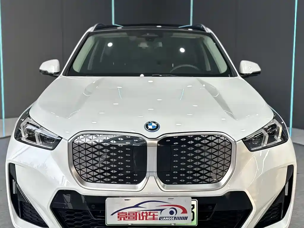 BMW iX1 2024