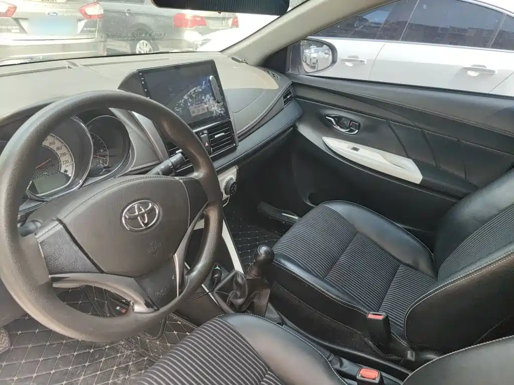Toyota Yaris L 2015 — фото 14