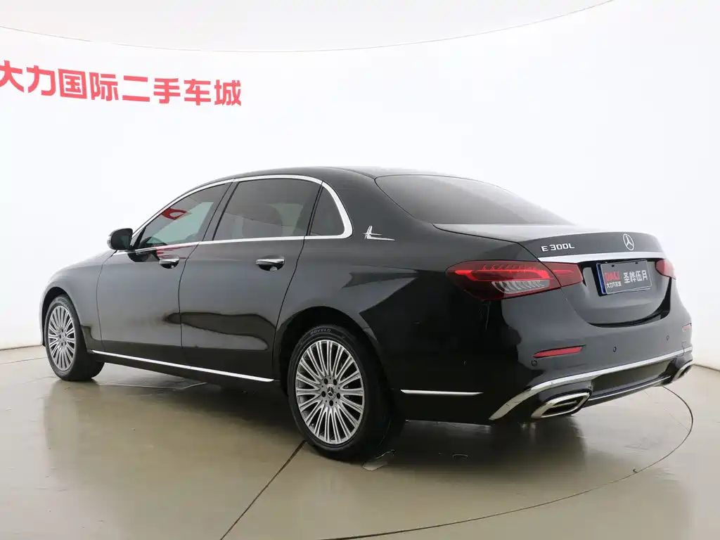 Mercedes-Benz E-Class 2018 — фото 14