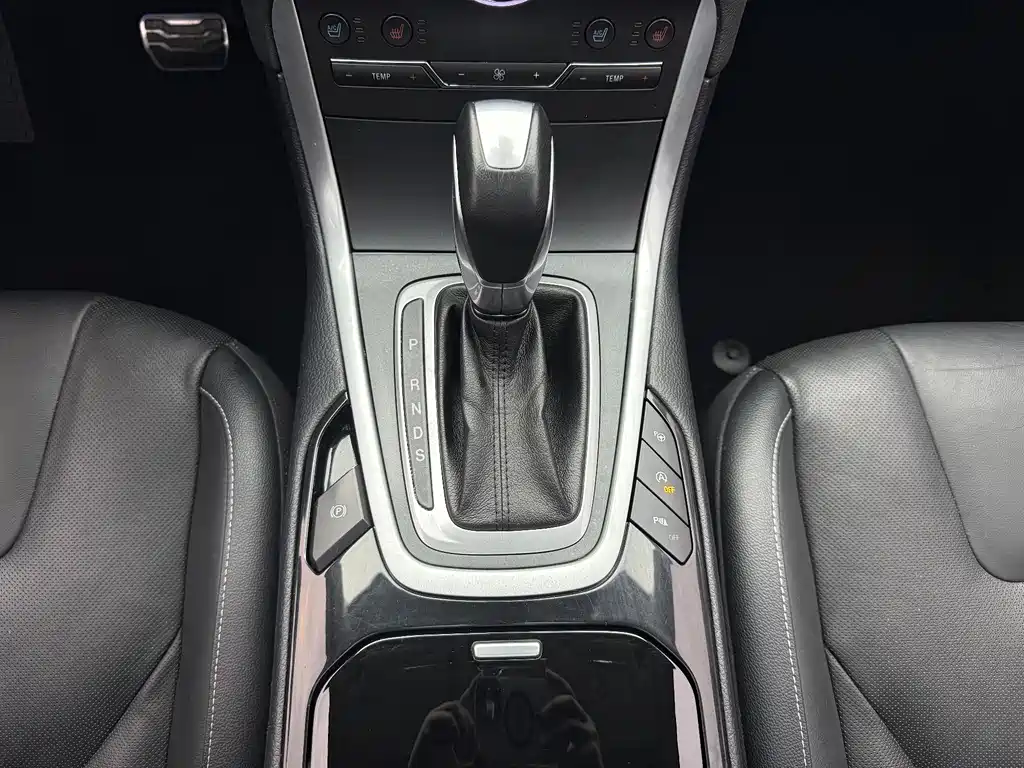 Ford Edge 2017 — фото 19