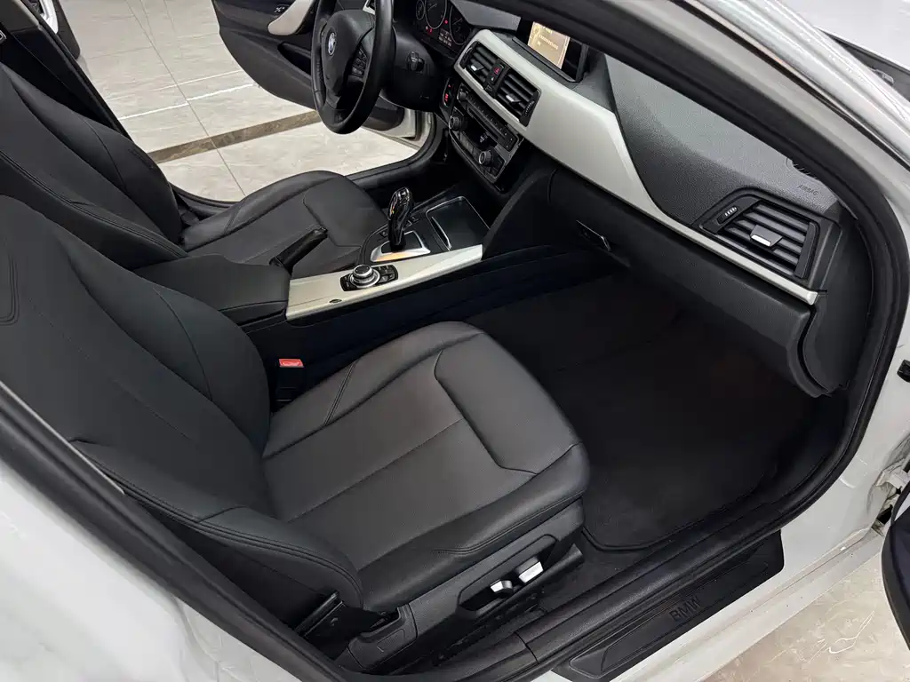 BMW 3 Series 2016 — фото 18