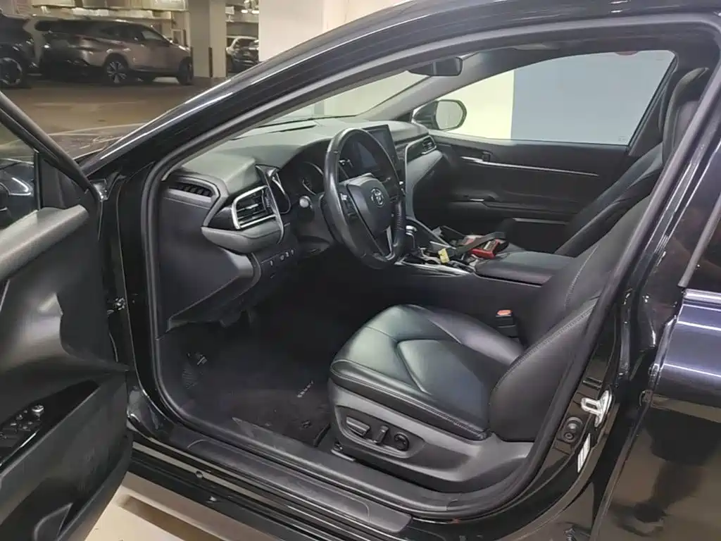 Toyota Camry 2023 — фото 16