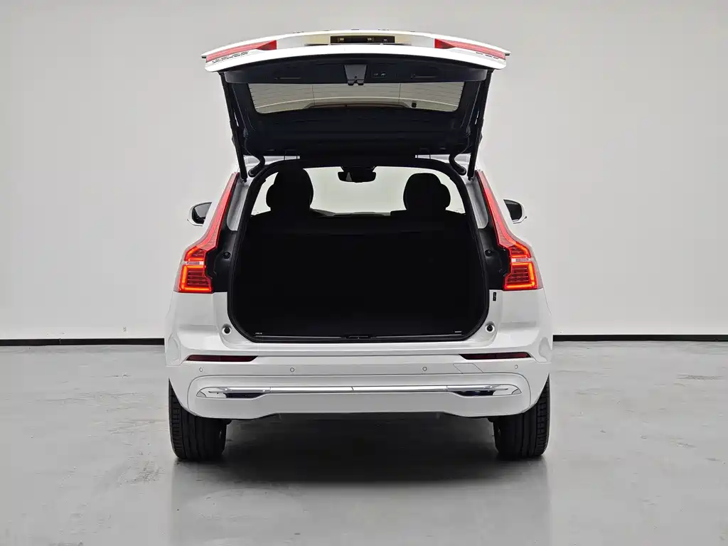 Volvo XC60 2021 — фото 15