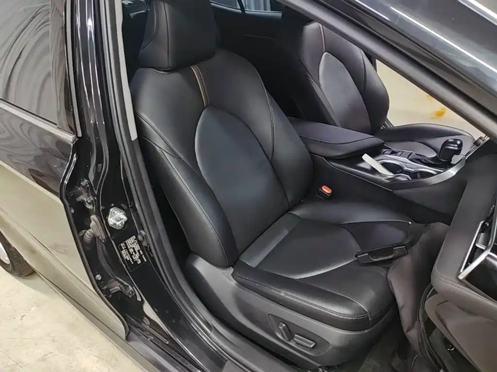 Toyota Camry 2023 — фото 25