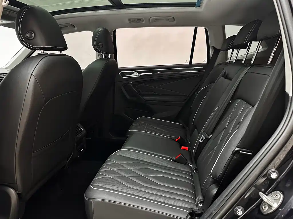Volkswagen Tiguan L 2023 — фото 14