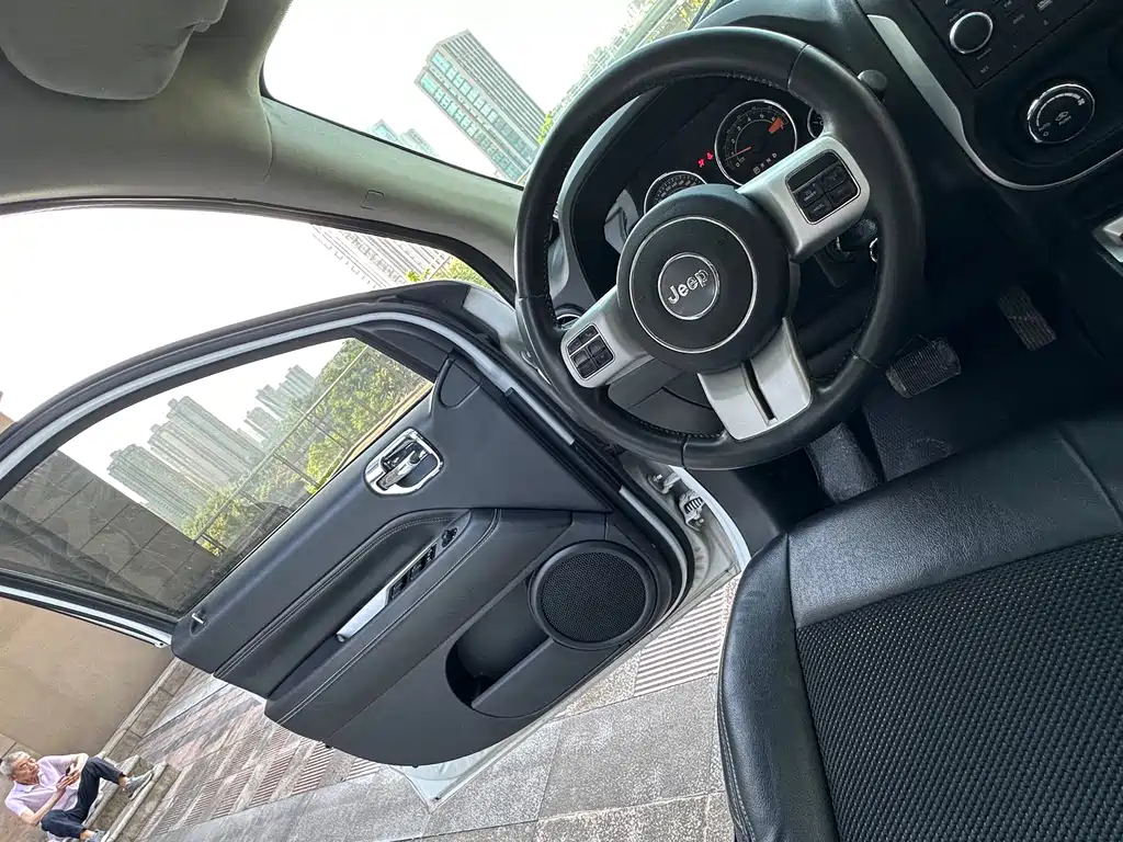 Jeep Compass 2015 — фото 21