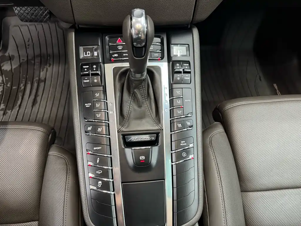 Porsche Macan 2015 — фото 16