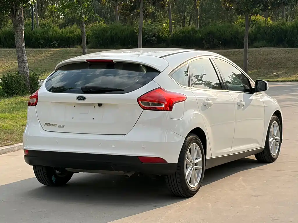 Ford Focus 2015 — фото 14