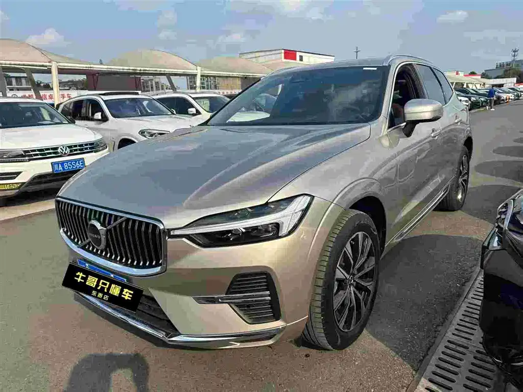 Volvo XC60 2023 — фото 1