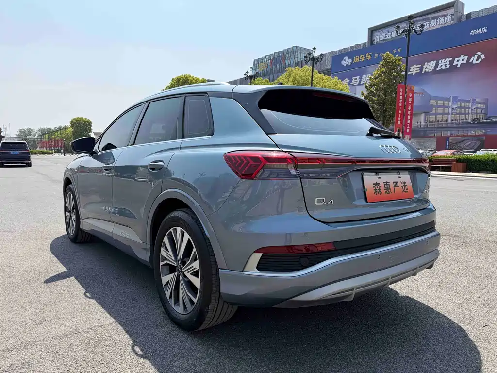 Audi Q4 e-tron 2024 — фото 18