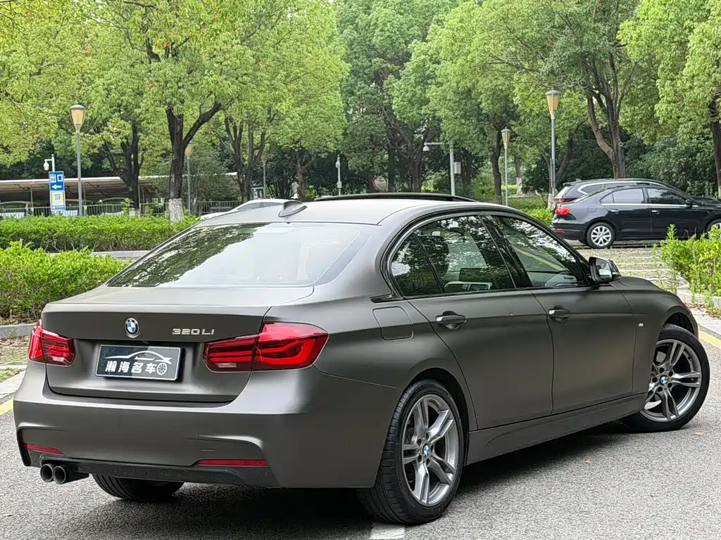 BMW 3 Series 2019 — фото 15