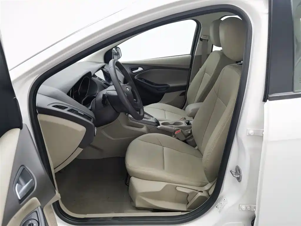 Ford Focus 2015 — фото 10