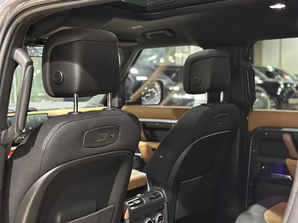 Land Rover Defender 2022 — фото 31