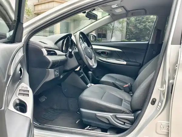 Toyota Yaris L 2020