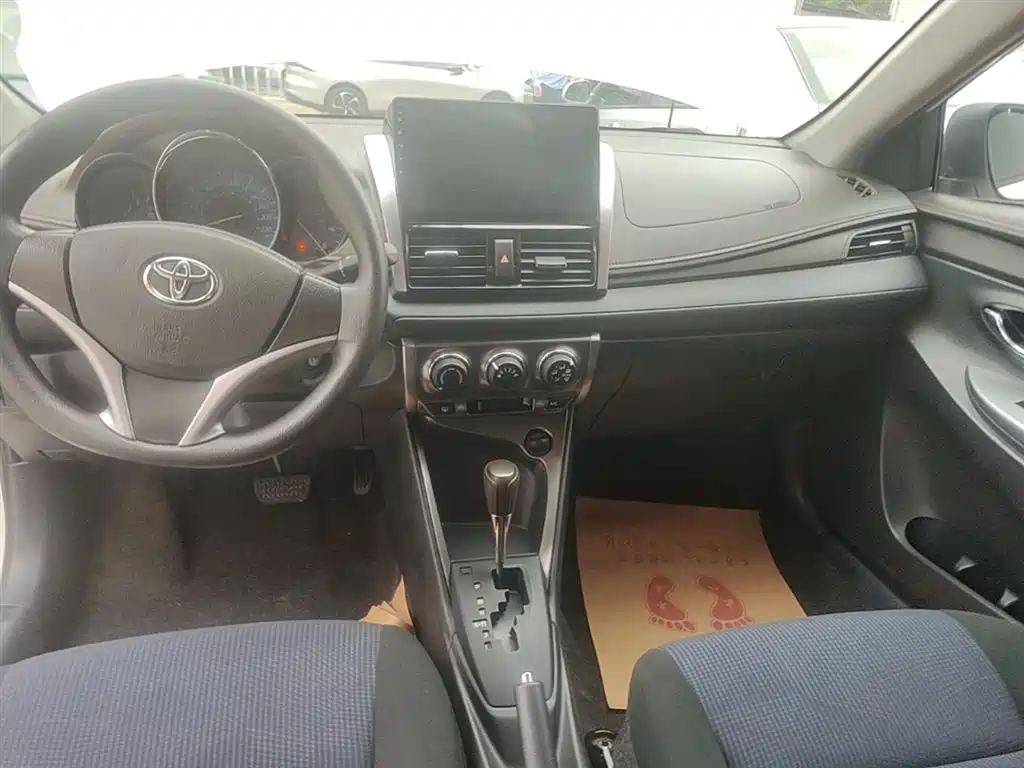 Toyota Yaris L 2016 — фото 13