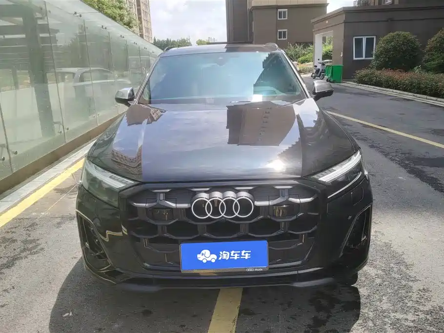 Audi SQ7 2025