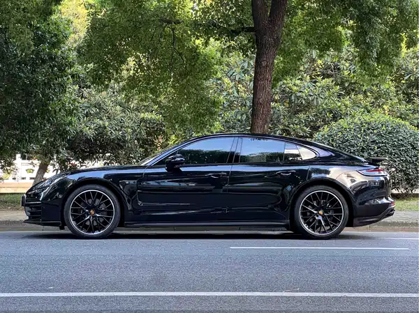 Porsche Panamera 2023