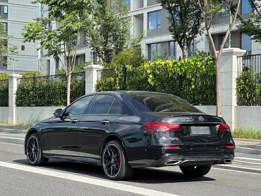 Mercedes-Benz E-Class 2022