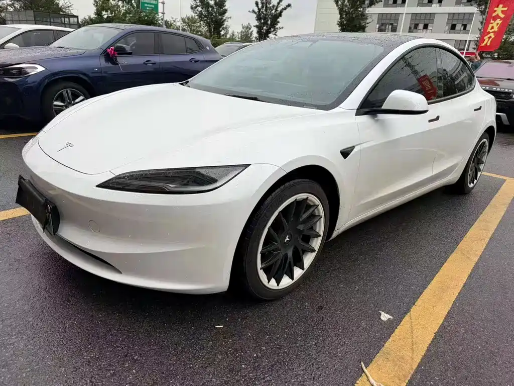 Tesla Model 3 2025 — фото 1