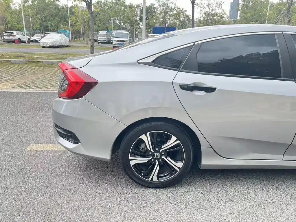 Honda Civic 2019 — фото 29