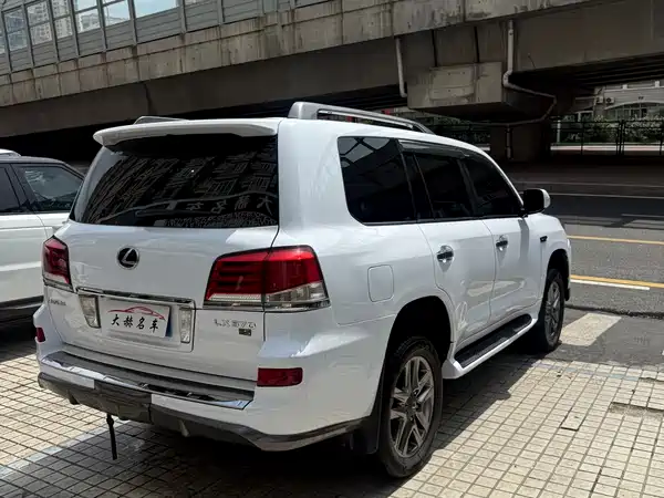 Lexus LX 2009