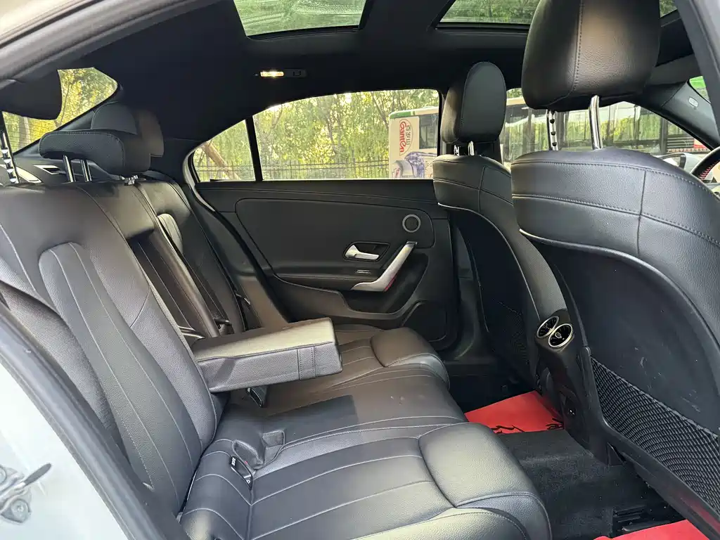 Mercedes-Benz A-Class 2021 — фото 11