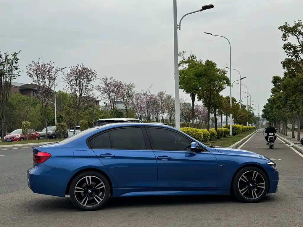 BMW 3 Series 2018 — фото 14