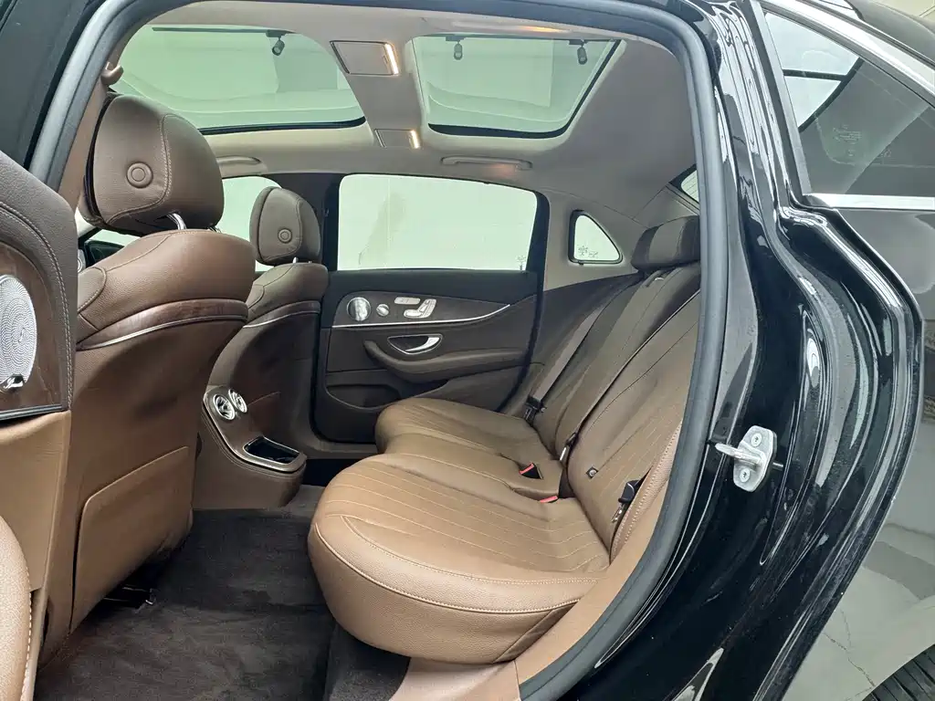 Mercedes-Benz E-Class 2020 — фото 15
