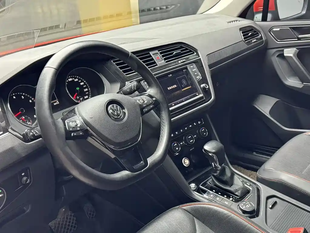 Volkswagen Tiguan L 2017 — фото 6