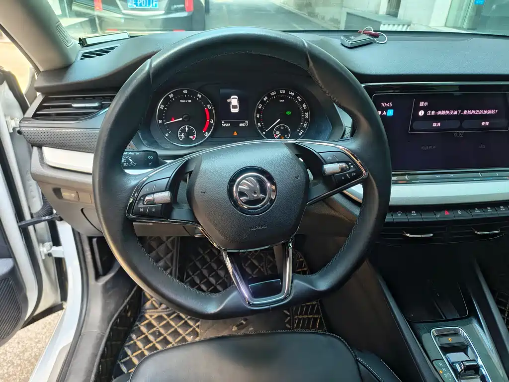 Skoda Octavia 2023 — фото 10