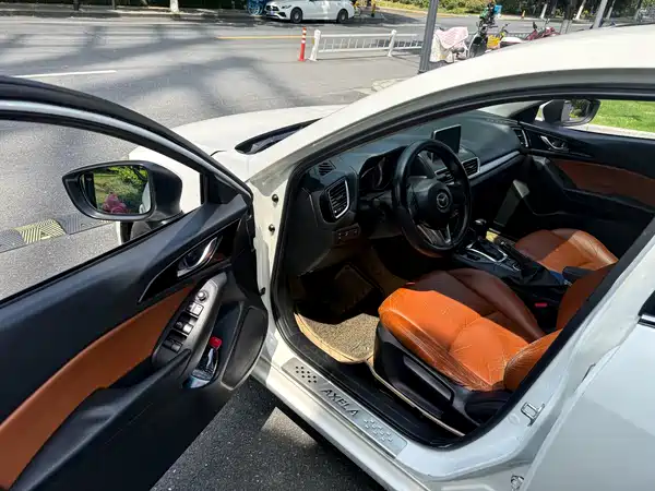 Mazda 3 Axela 2014