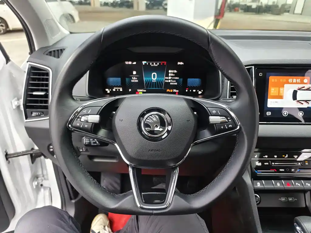 Skoda Karoq 2023 — фото 22