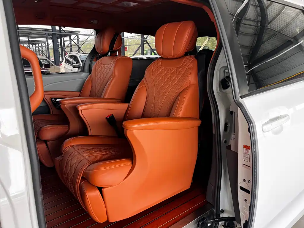 Toyota Sienna 2017 — фото 14