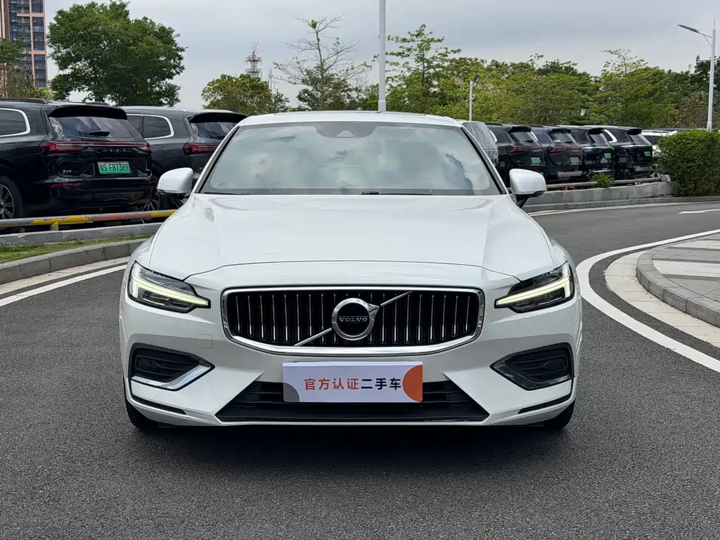 Volvo S60 2021 — фото 2