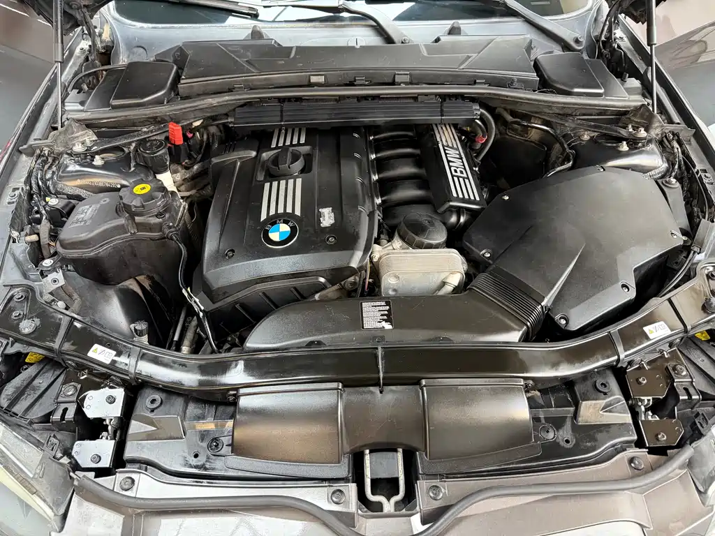 BMW 3 Series 2011 — фото 11