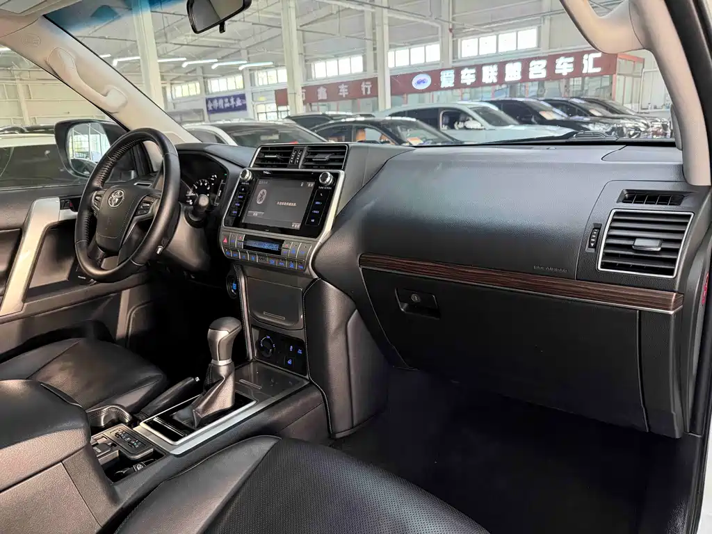 Toyota Prado 2019 — фото 16