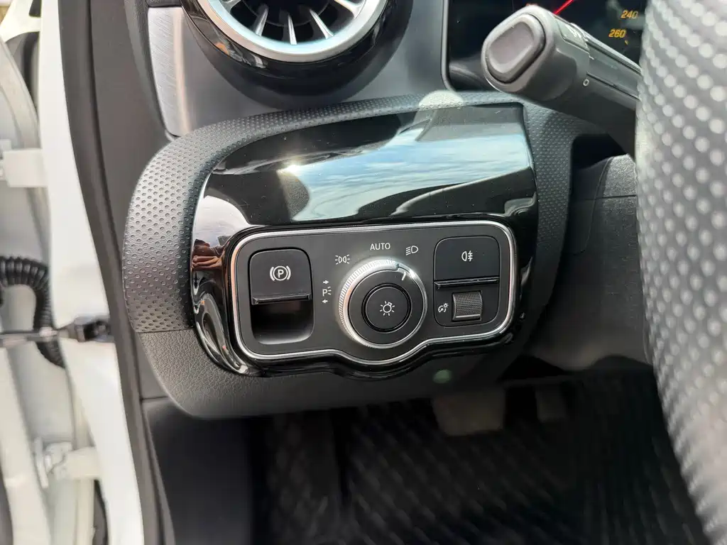 Mercedes-Benz A-Class 2019 — фото 14