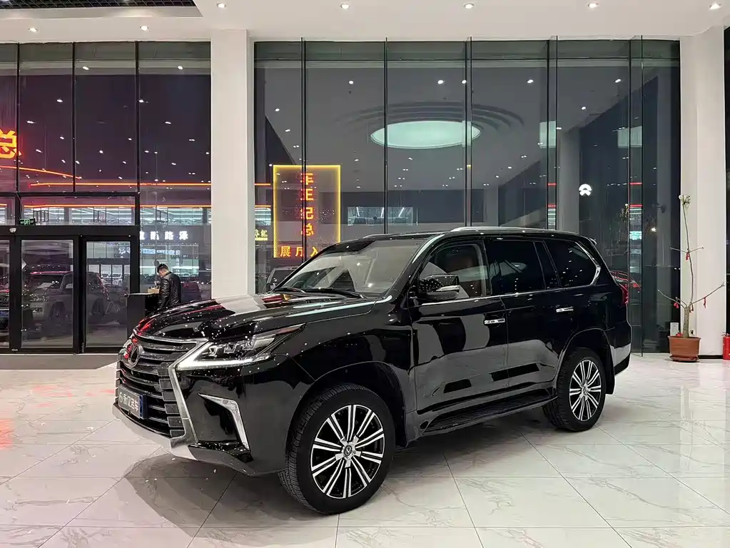Lexus LX 2019 — фото 1