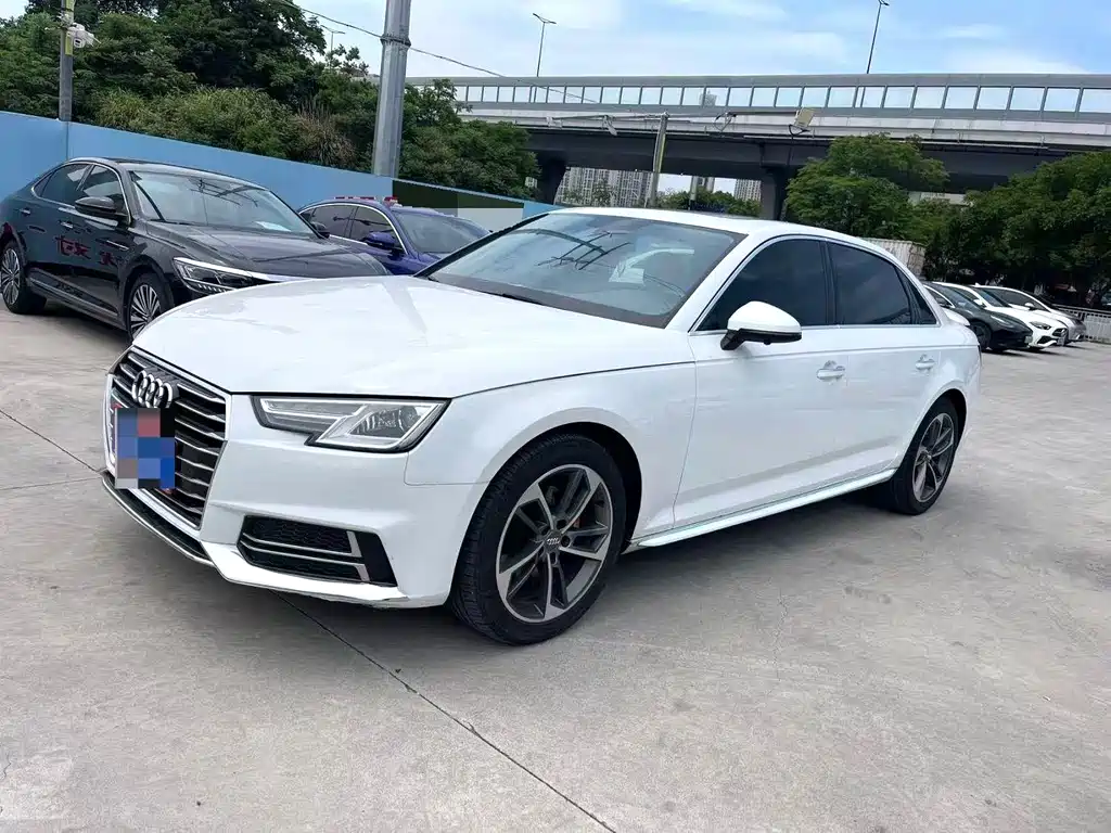 Audi A4L 2019 — фото 1