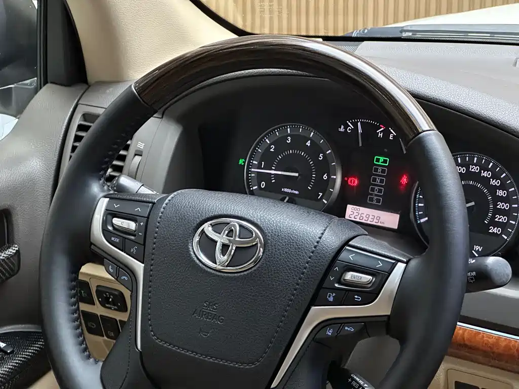 Toyota Land Cruiser 2015 — фото 12