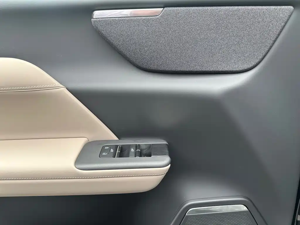 Volvo XC70 PHEV 2026 — фото 14