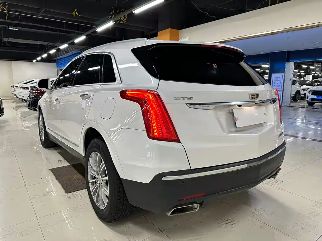 Cadillac XT5 2018 — фото 8