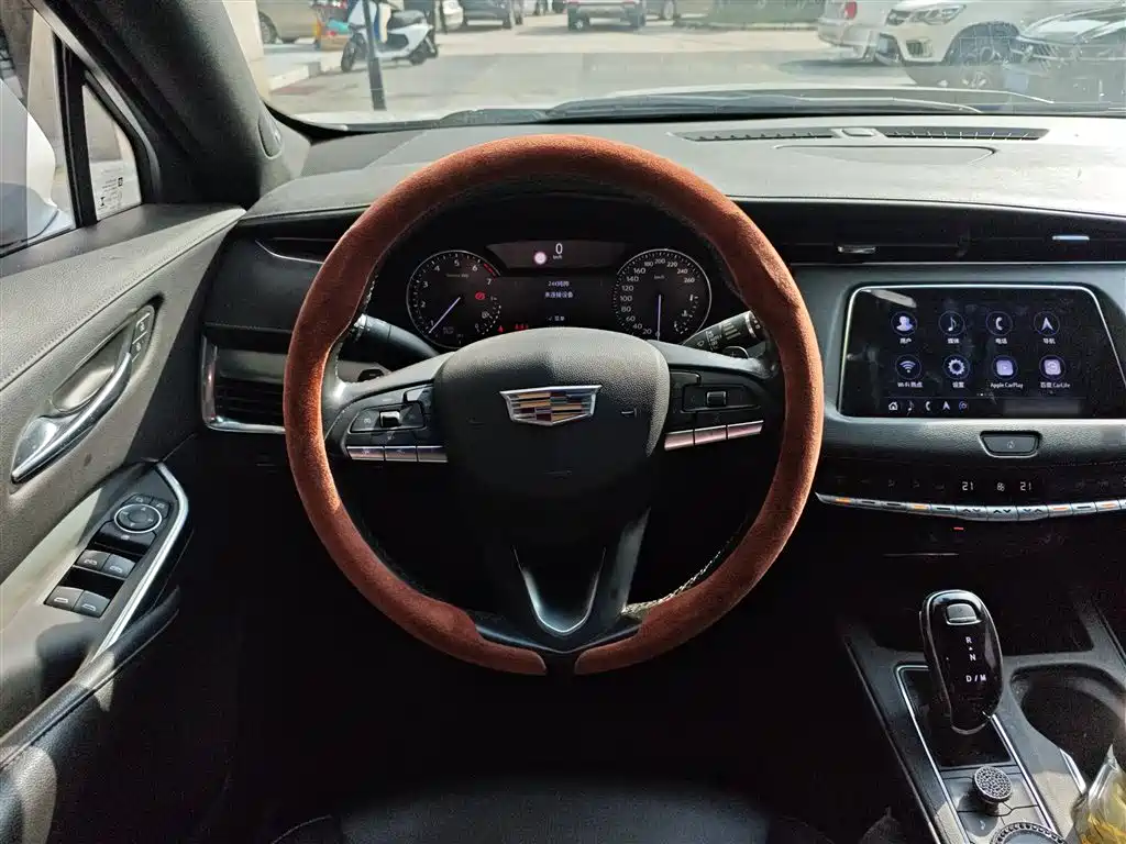 Cadillac XT4 2020 — фото 11
